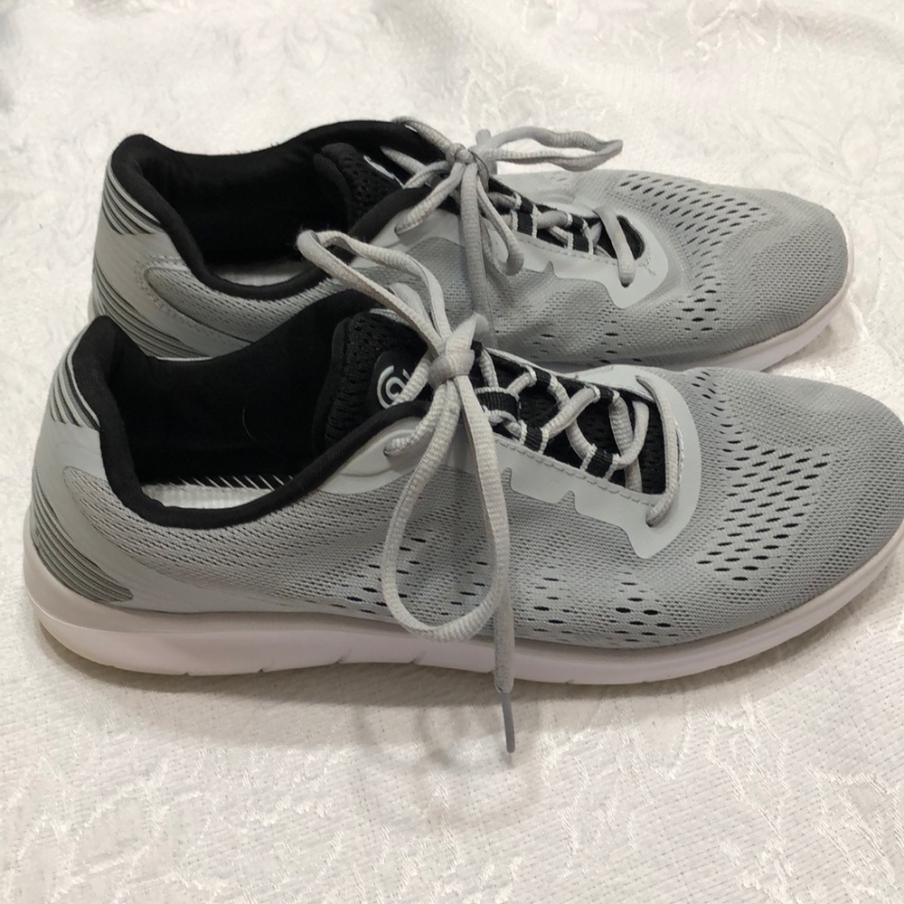 Champion men’s gray athletic shoes size 10 - Picture 2 of 6